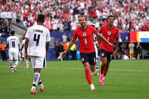 إنجلترا تعبر بنما بثنائية في طريقها إلى دور الـ 32 بكأس العالم